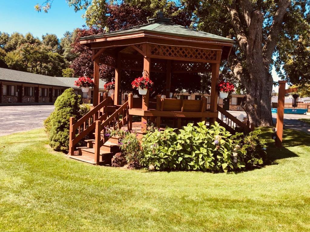 Viking Arms Inn - Ludington Exteriör bild