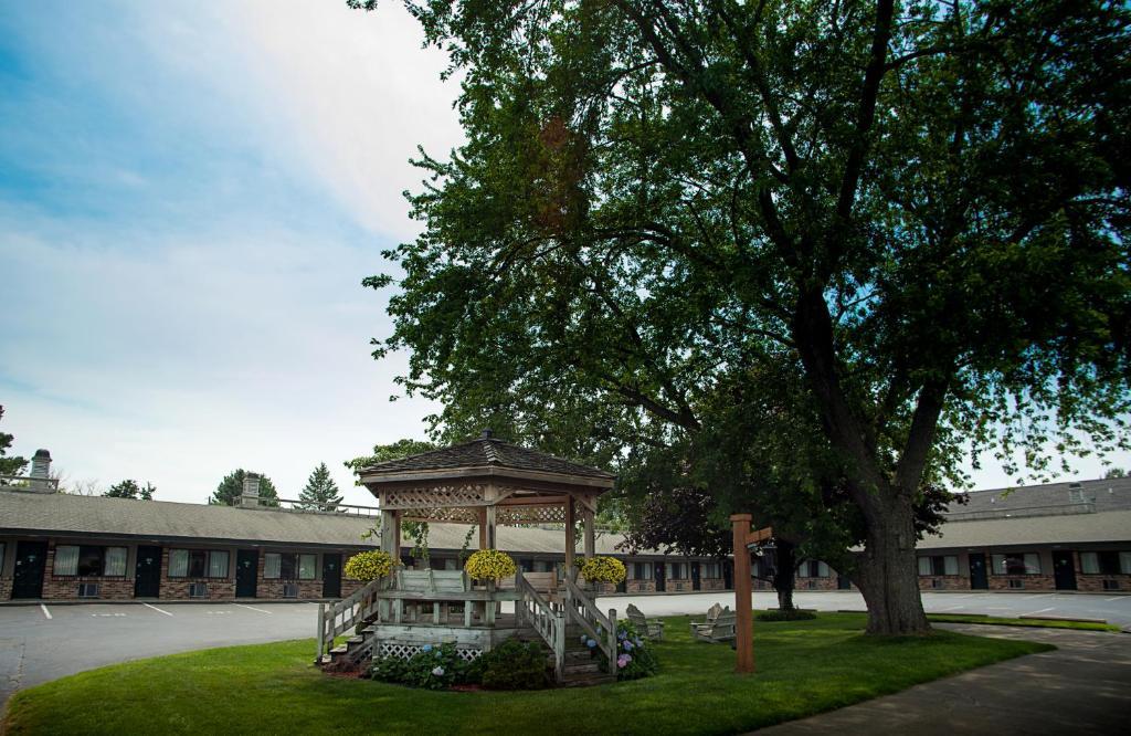Viking Arms Inn - Ludington Exteriör bild